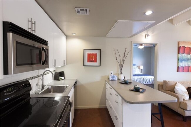 Foto del edificio - 2408 Leon St