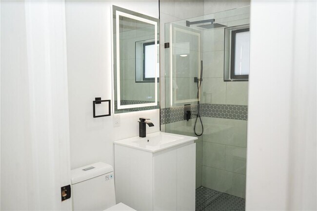 Foto del edificio - 2411 NW 9th St