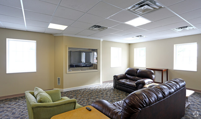 Community - Game Room - Hillsborough Pointe Apartments