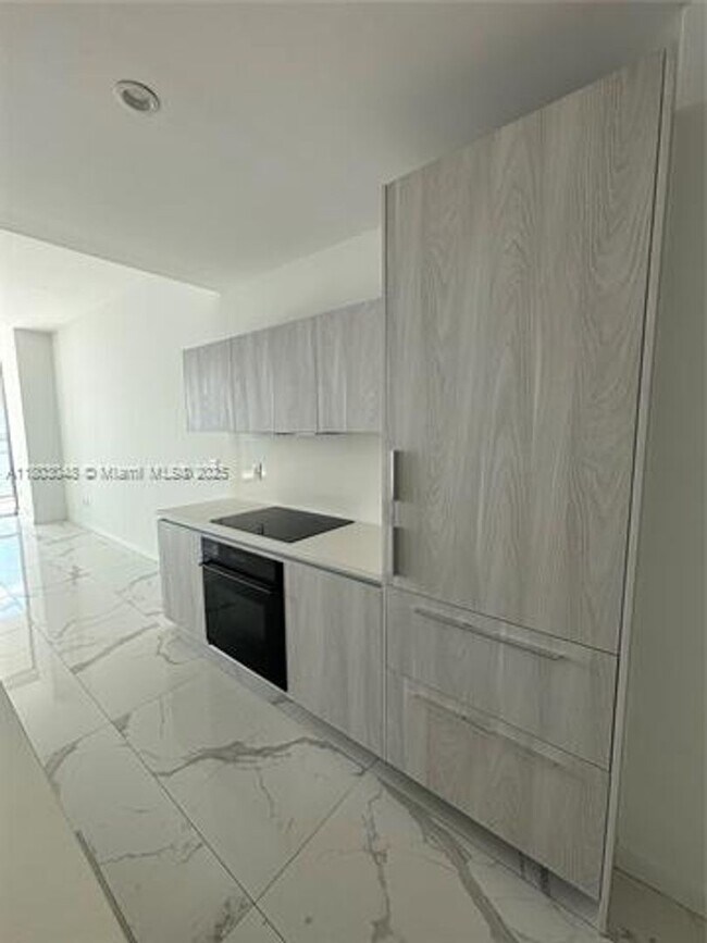 Foto del edificio - 480 NE 31st St