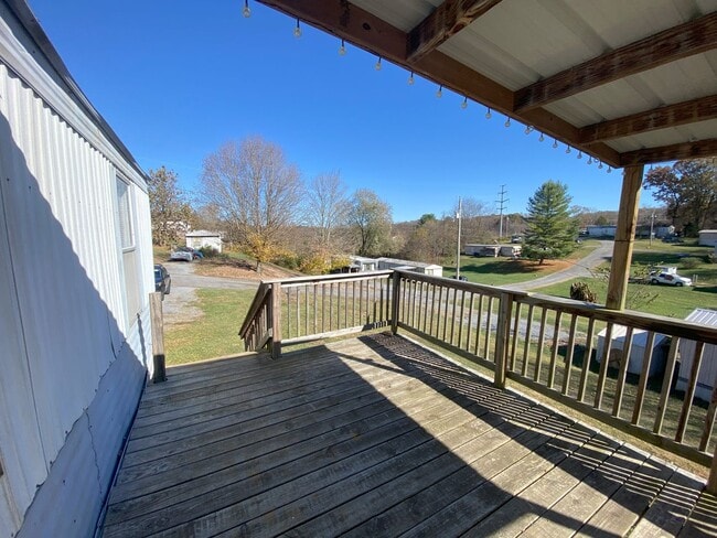 Building Photo - 102 Claude Simmons