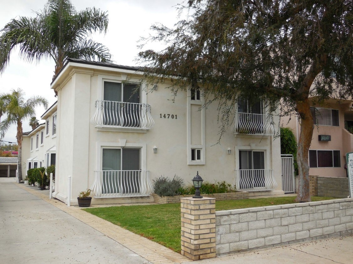 Building Photo - 14701 Dickens St