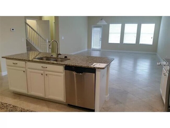 Building Photo - Stunning 5-Bedroom Home with 3 Full Baths ...