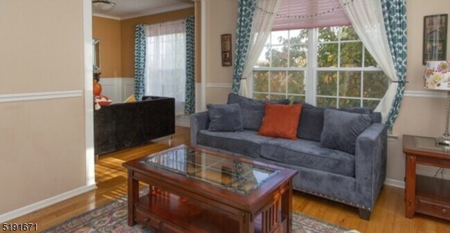Building Photo - 213 Winding Hill Dr
