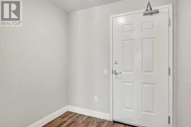 Building Photo - 203-555 BONACCORD St