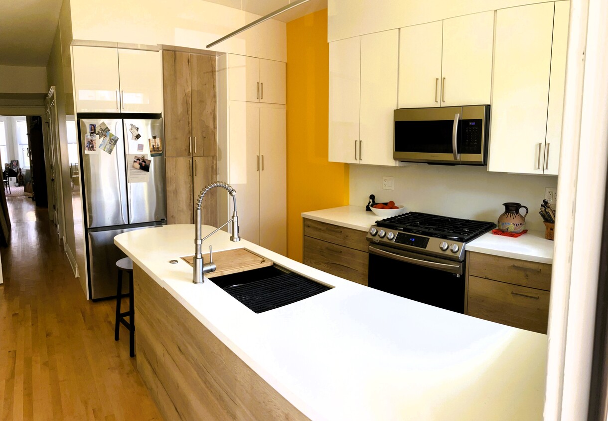 Kitchen - 1323 N Artesian Ave