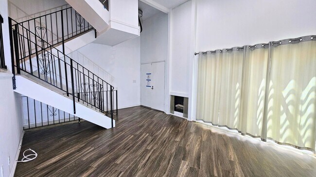 Foto del edificio - 1139 W Badillo St