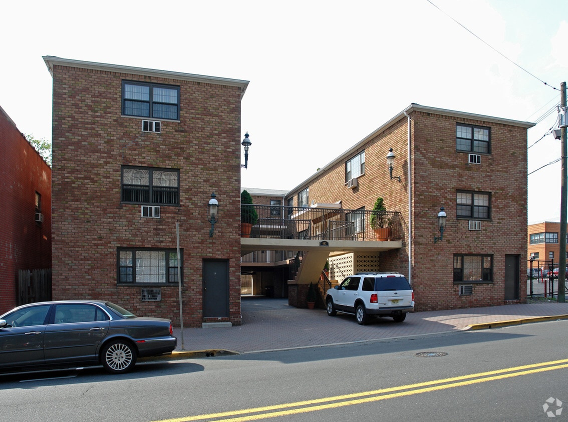 Building Photo - 403 Anderson Ave