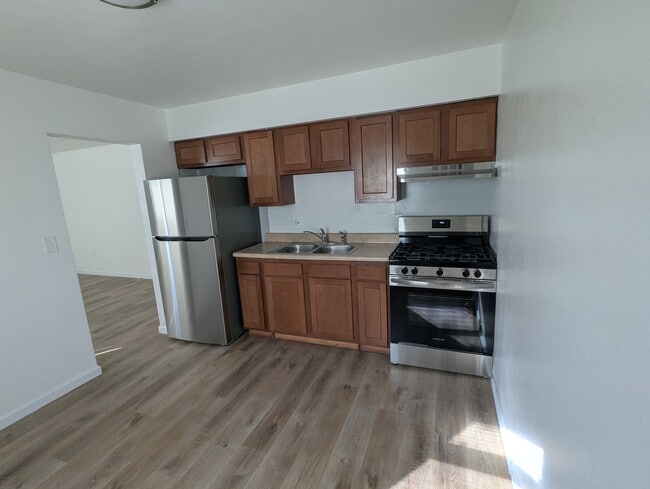 Kitchen - 633 Mark Dr