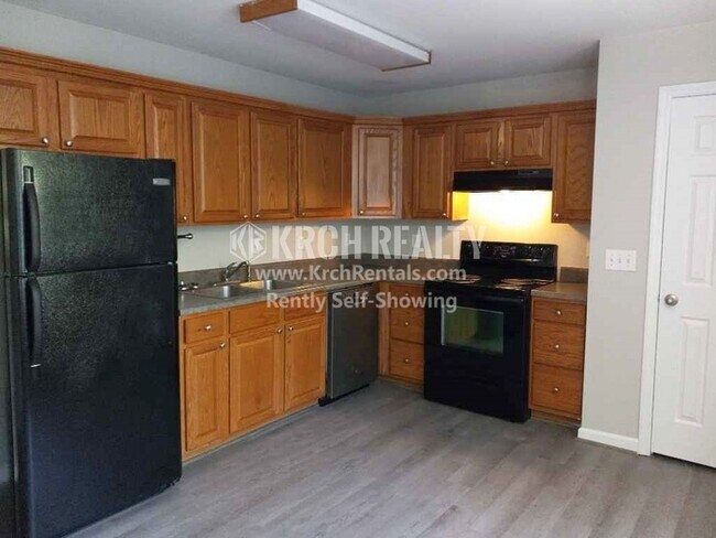 Foto del edificio - This 3 Bedroom, 2 Bathroom home offers a l...