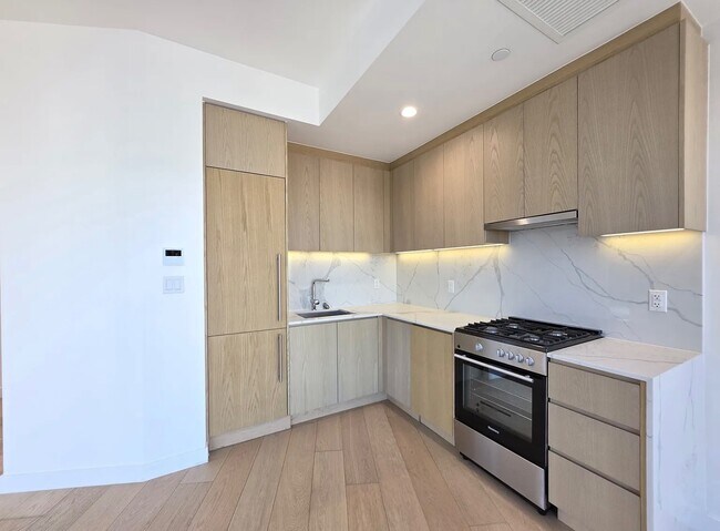 Foto del edificio - 30-05 Vernon Blvd