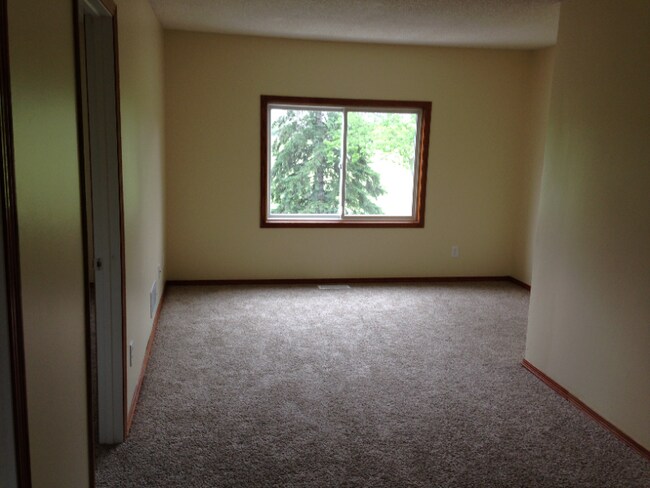 Building Photo - 5624 S 28th Ave