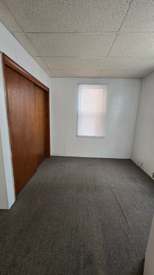 dormitorio - 626 W Pittsburgh St