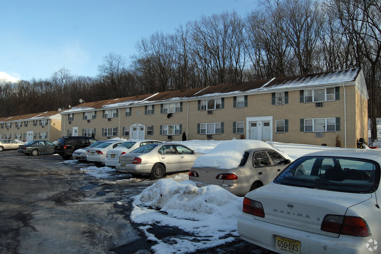 Building Photo - Laurel Manor Apartments