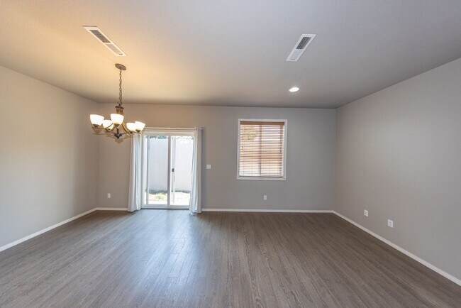 Foto del edificio - Three bedr townhouse in Orchards - Central AC