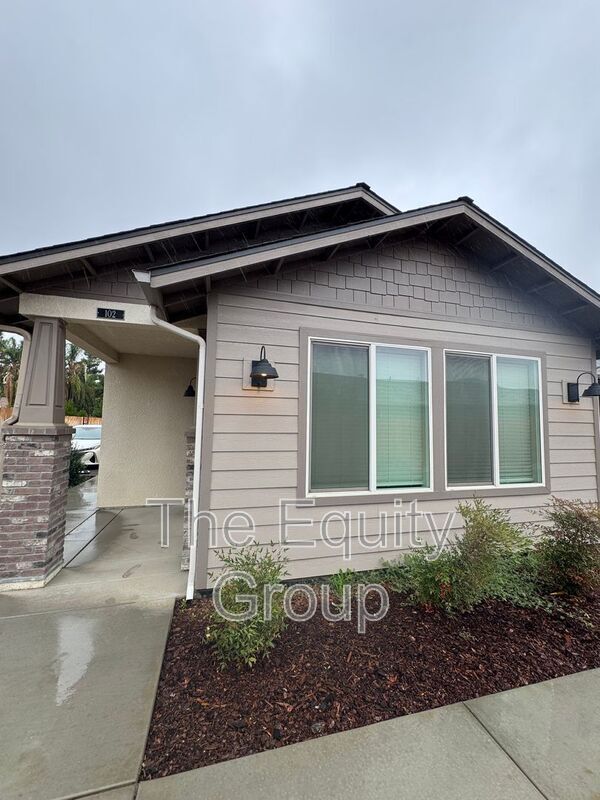 Foto principal - 519 S Summit St