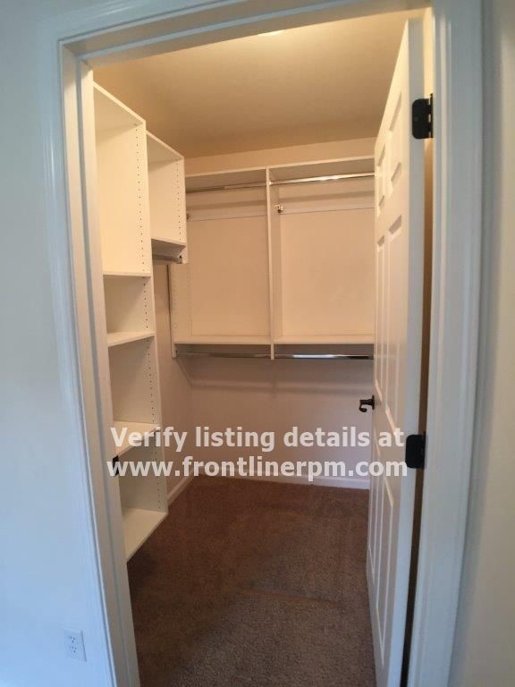 Foto del edificio - Nice upstairs apartment close to The Village