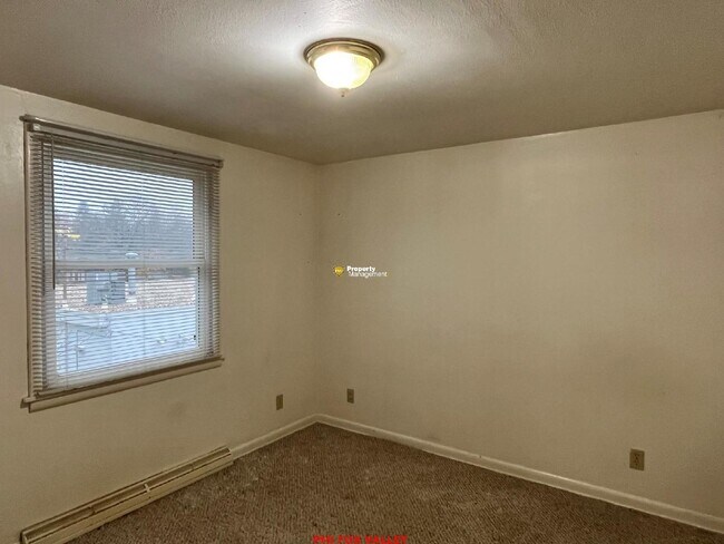 Foto del edificio - Charming 2 Bed, 1 Bath Apartment in Appleton, WI - Spacious & Convenient!