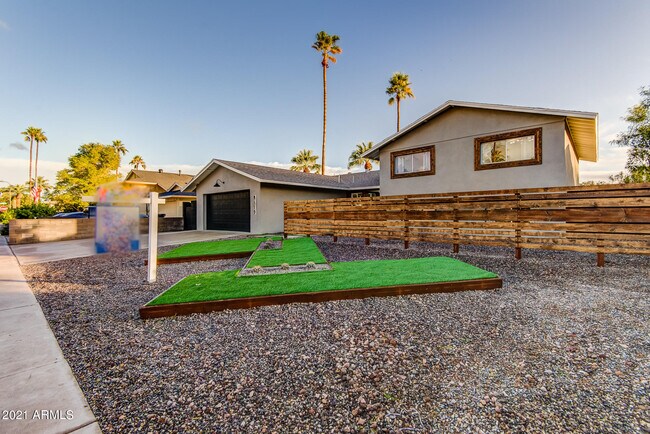 Building Photo - 8119 E Buena Terra Way