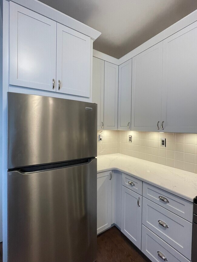 Cocina Kraft Maid completamente nueva con electrodomésticos de acero inoxidable. - 1962 Virginia Park St