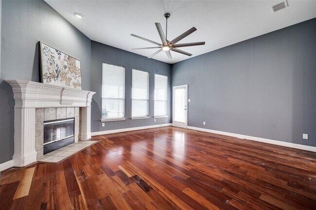 Building Photo - 4470 Republic Dr