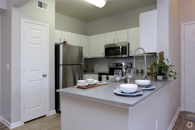 2HAB, 1BA - 908 ft² - Haven 124 at Eastlake Station