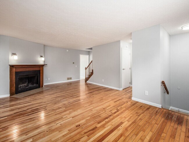 Building Photo - 2017 Queensgate Ln