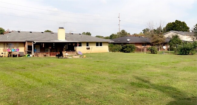 Building Photo - 4 bed 2 bath
