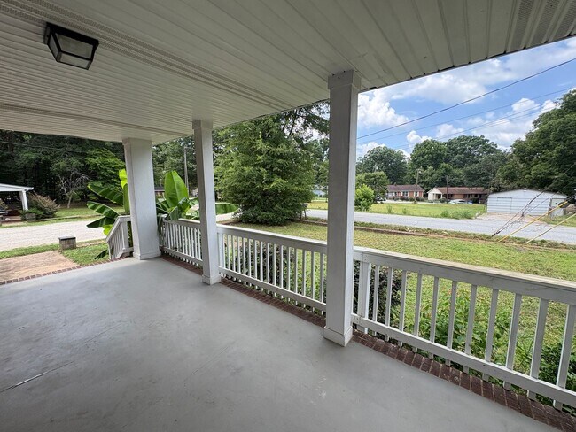 Foto del edificio - Your Next Home Awaits – Spacious Rental in a Convenient Location