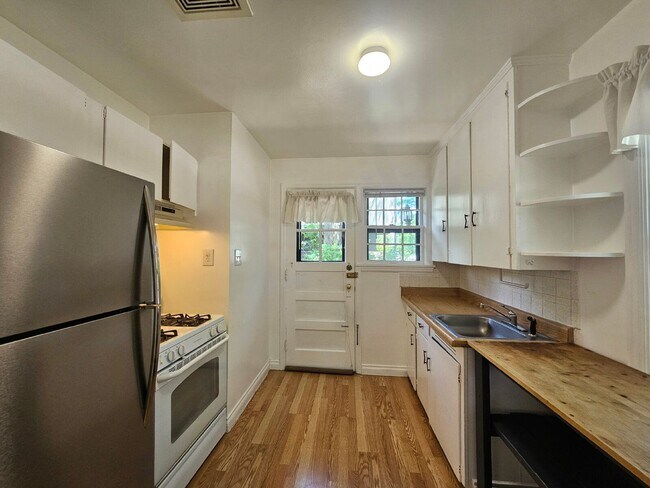 Foto del edificio - 2131 S Grant St