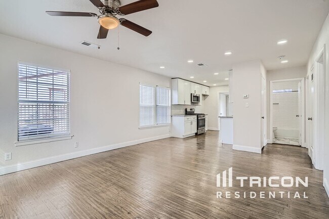 Foto del edificio - 5229 Westcrest Dr