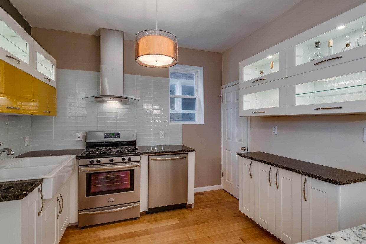 Foto principal - 5950 Pershing Ave