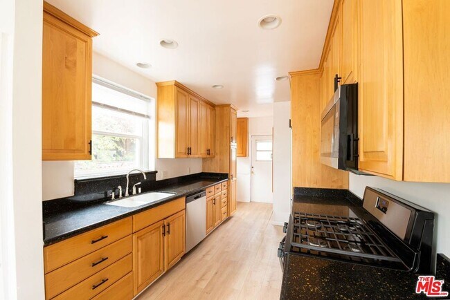 Building Photo - 153 S Kenter Ave