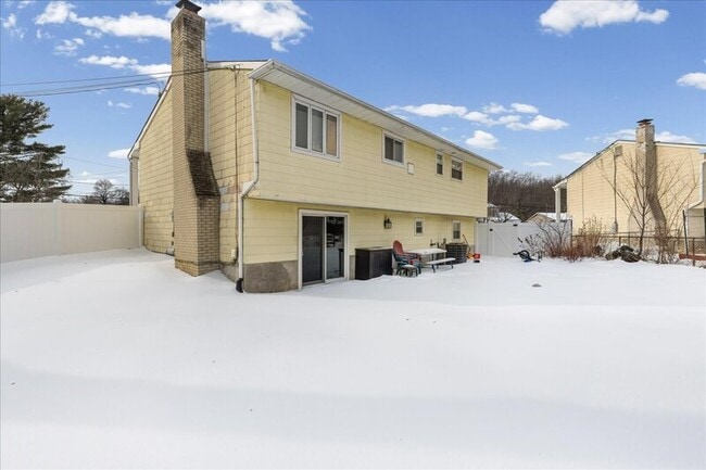 Foto del edificio - 5 Knollwood Dr