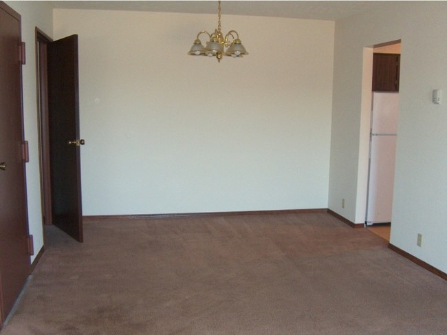 Dining Area - Bellwood Square Apartments