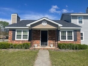 Building Photo - 3933 Miramar Dr Ext