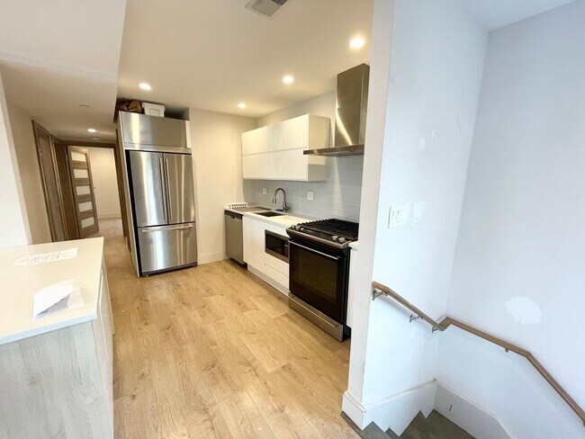 Building Photo - 118 Buttonwood St