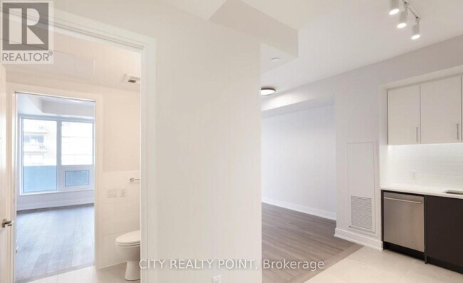 Building Photo - 2525-2525 Bathurst St