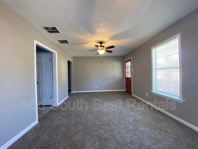 Building Photo - 2022 Benford St