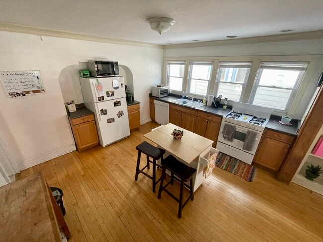 Kitchen - 3324 N Downer Ave