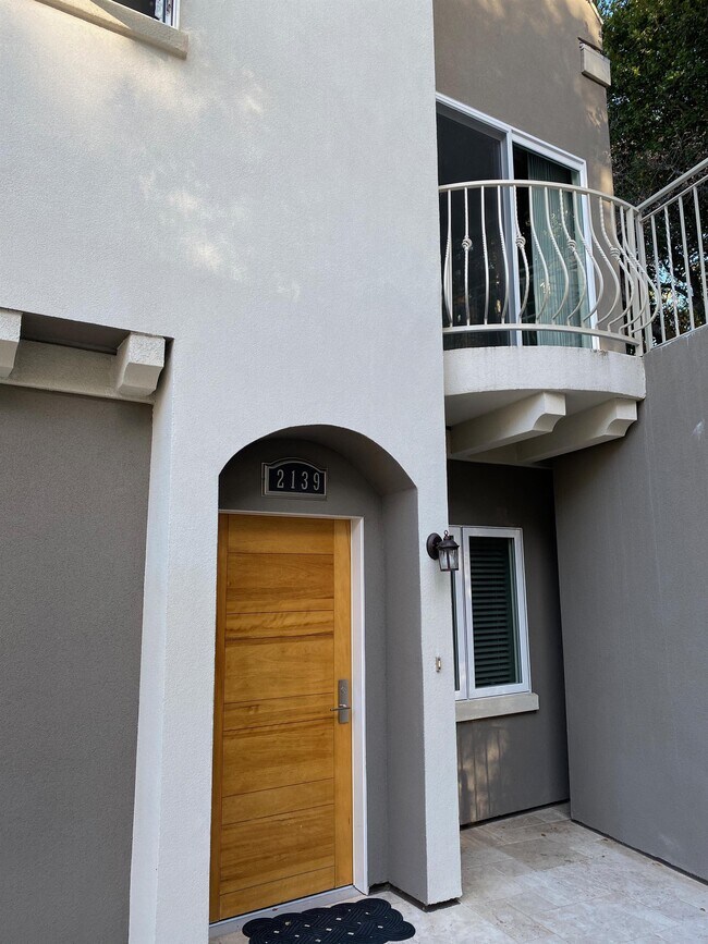 Building Photo - 2139 Carlmont Dr