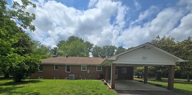 Building Photo - 3 bedroom home in Prince George County