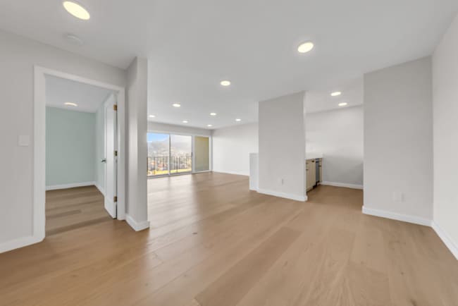 Building Photo - 232 Eden Roc Dr