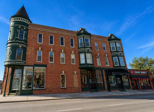 Building Photo - 2204 N Clybourn Ave