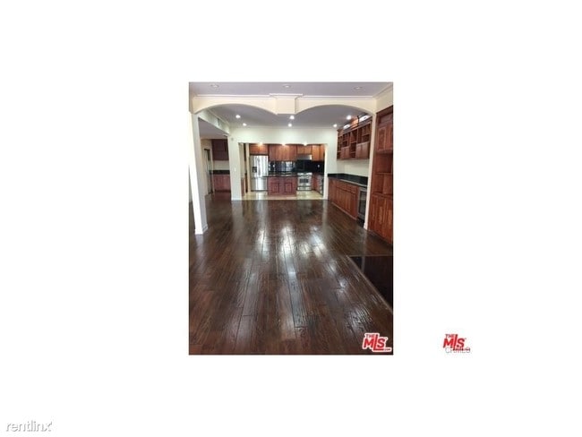 Building Photo - 4595 Wilshire Blvd