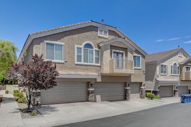 Building Photo - 3bed townhome in the NW