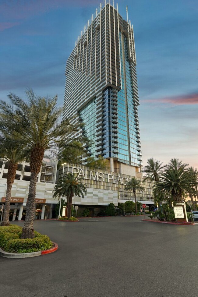 Building Photo - 4381 W Flamingo Rd