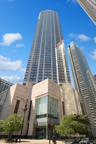 Building Photo - 512 N McClurg Ct