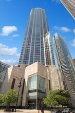 Building Photo - 512 N McClurg Ct