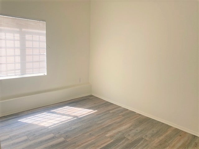 Building Photo - 975 Manzanita St